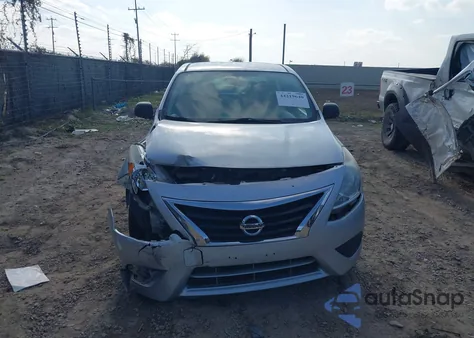 2015 Nissan Versa 1.6 S z USA, uszkodzony, nr VIN 3N1CN7AP5FL805851